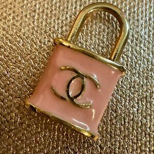 Pink and Gold CC Chanel Padlock zipper pull Charm. 🩷🔐